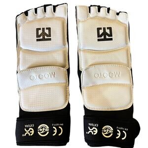 Mooto Extera Foot Protector Taekwondo Men’s White Size XS New without tags